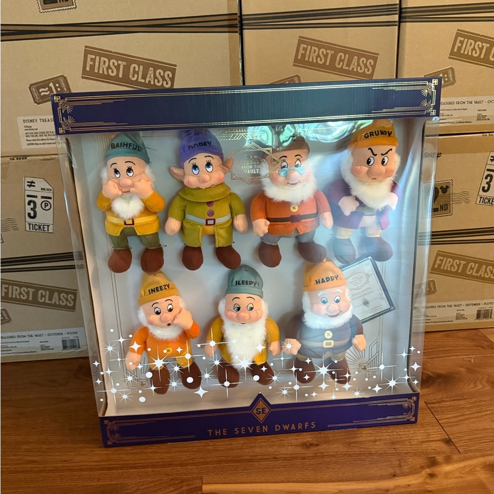 ⭐️NWT ❤️ Disney treasures from the vault 7 dwarfs set